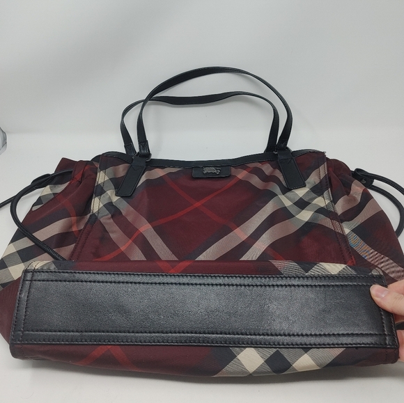 Burberry Authentic Buckleigh Packable Tote - Picture 15 of 16